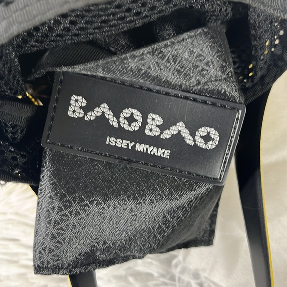 ISSEY MIYAKE BAO BAO MINI WITH CHAIN - Picture 6 of 10